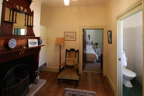 Christopher Halls Colonial Accommodation - Sunshine Coast Guide 1