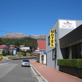 Queenstown Motor Lodge - Sunshine Coast Guide 0