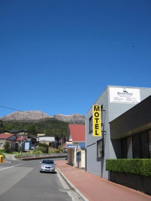 Queenstown Motor Lodge - Sunshine Coast Guide 3