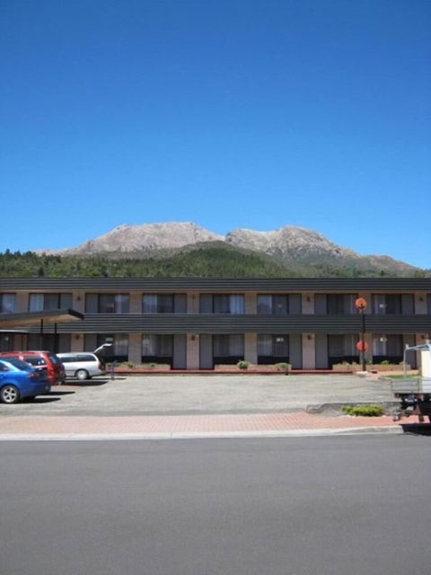 Queenstown Motor Lodge - Sunshine Coast Guide 4