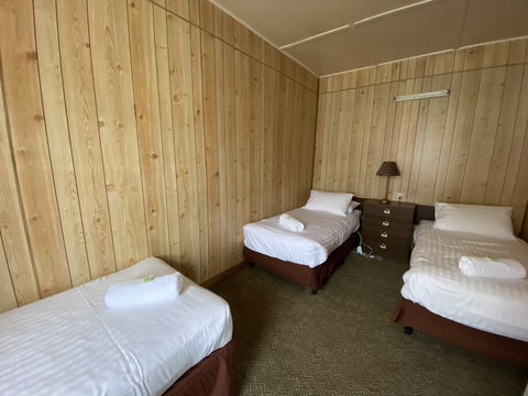 Mountain View Motel Queenstown - Sunshine Coast Guide 5