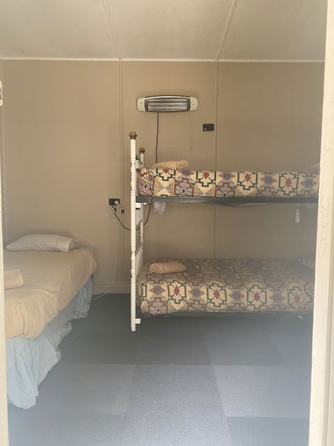 Mountain View Motel Queenstown - Sunshine Coast Guide 4
