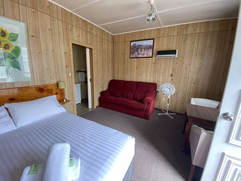 Mountain View Motel Queenstown - Sunshine Coast Guide 6