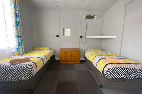 Mountain View Motel Queenstown - Sunshine Coast Guide 3