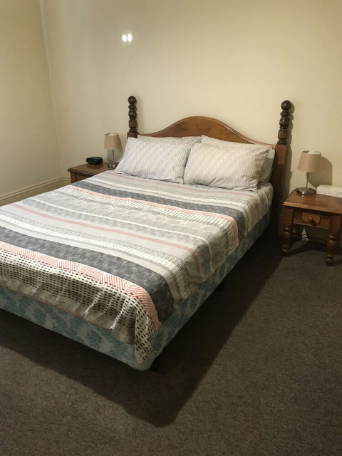 Travelway Motel - Sunshine Coast Guide 1