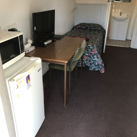 Travelway Motel - Sunshine Coast Guide 3