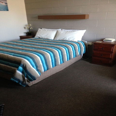 Admella Motel - Sunshine Coast Guide 3