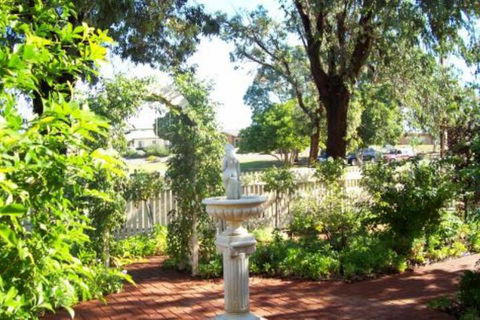 Cottage On Tottenham - Sunshine Coast Guide 7