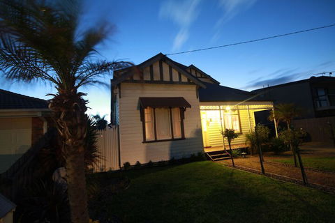 Pelican Sands Bed & Breakfast - Sunshine Coast Guide 2