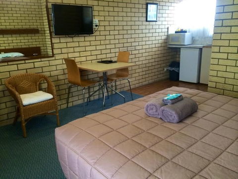 Coastal Comfort Motel - Sunshine Coast Guide 2