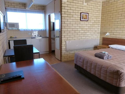 Coastal Comfort Motel - Sunshine Coast Guide 3