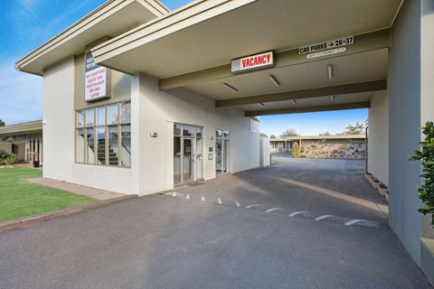 Adelaide Road Motor Lodge - Sunshine Coast Guide 0