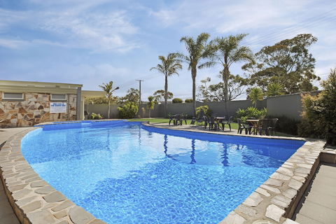 Adelaide Road Motor Lodge - Sunshine Coast Guide 2