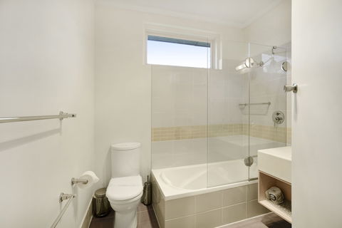 Adelaide Road Motor Lodge - Sunshine Coast Guide 5