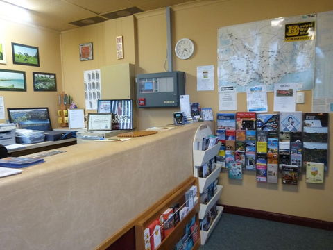 Grand Central Motel - Sunshine Coast Guide 1