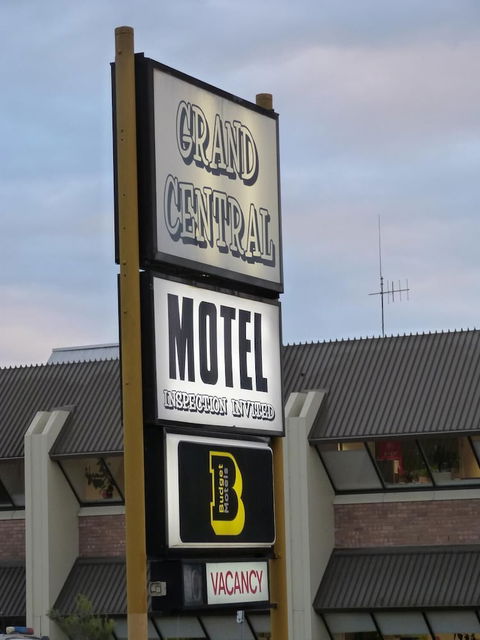 Grand Central Motel - Sunshine Coast Guide 0