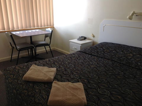 Grand Central Motel - Sunshine Coast Guide 5