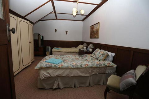 COLWYN HOUSE & STABLE COTTAGE B B - Sunshine Coast Guide 7