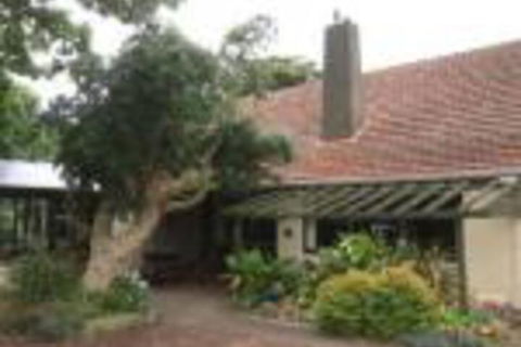 COLWYN HOUSE & STABLE COTTAGE B B - Sunshine Coast Guide 0