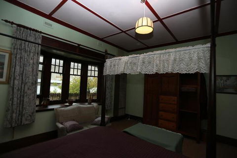 COLWYN HOUSE & STABLE COTTAGE B B - Sunshine Coast Guide 4