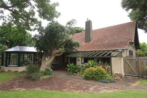 COLWYN HOUSE & STABLE COTTAGE B B - Sunshine Coast Guide 3
