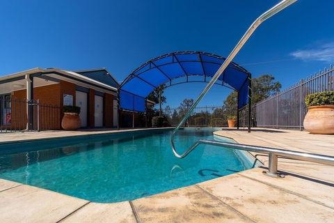 Albert Motel - Sunshine Coast Guide 0