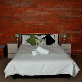Merrijig Motor Inn Resort - Sunshine Coast Guide 2