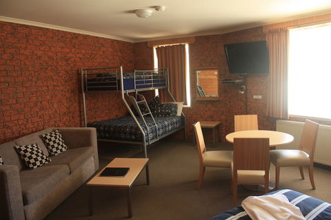 Merrijig Motor Inn Resort - Sunshine Coast Guide 4