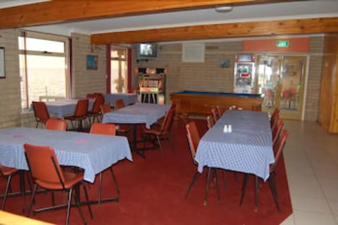 Meningie's Waterfront Motel - Sunshine Coast Guide 2