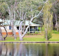 Bushy Lake Chalets - Sunshine Coast Guide