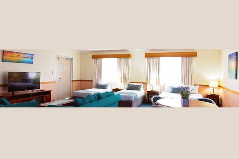 White Lace Motor Inn - Sunshine Coast Guide 3