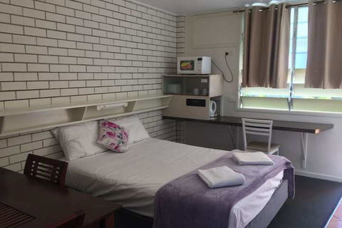 Paradise Lodge Motel - Sunshine Coast Guide 4