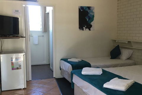 Paradise Lodge Motel - Sunshine Coast Guide 5