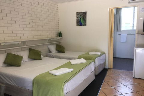 Paradise Lodge Motel - Sunshine Coast Guide 7
