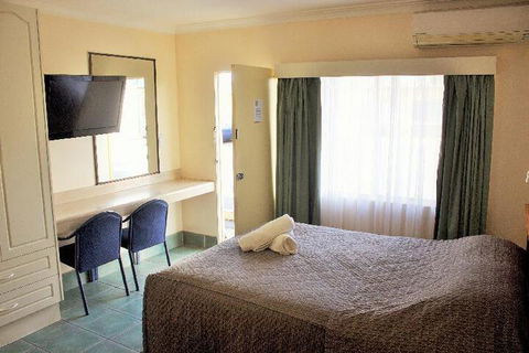 Town Centre Motel - Sunshine Coast Guide 5