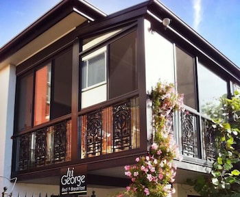 Hi George Bed & Breakfast - Sunshine Coast Guide 1