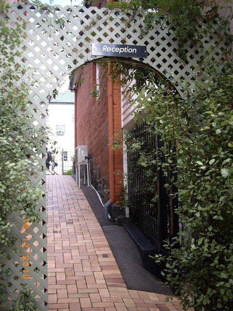 Hi George Bed & Breakfast - Sunshine Coast Guide 0
