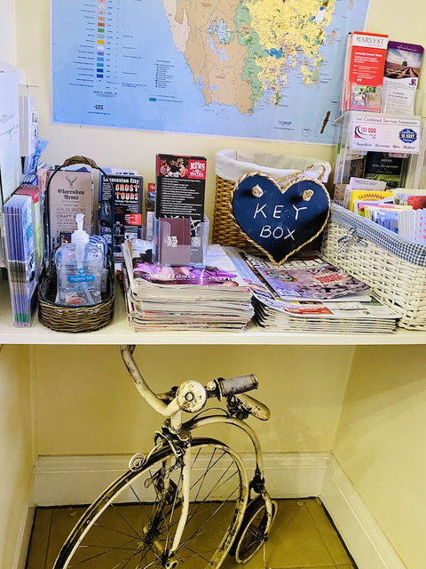 The Mews Motel - Sunshine Coast Guide 4