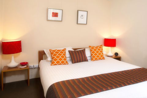 Twofourtwo Boutique Apartments - Sunshine Coast Guide 3