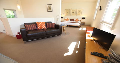 Twofourtwo Boutique Apartments - Sunshine Coast Guide 6