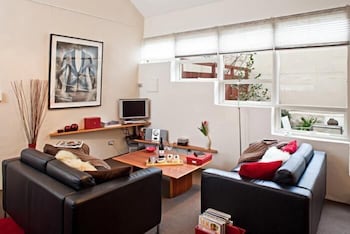 Twofourtwo Boutique Apartments - Sunshine Coast Guide 5