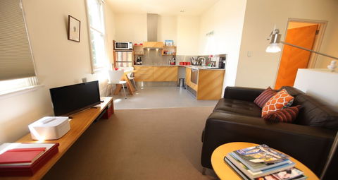 Twofourtwo Boutique Apartments - Sunshine Coast Guide 4