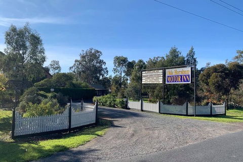 Olde Horsham Motor Inn - Sunshine Coast Guide 2