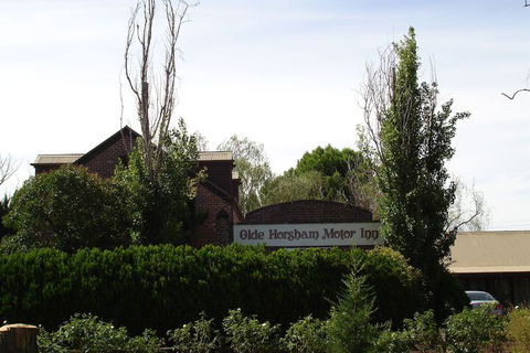 Olde Horsham Motor Inn - Sunshine Coast Guide 1