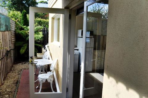 Belton Apartments - Sunshine Coast Guide 3
