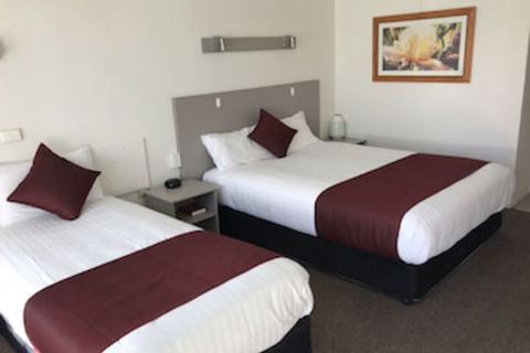 Cobb Inlander Motel - Sunshine Coast Guide 0