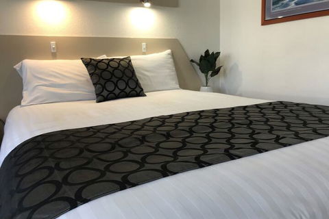 Cobb Inlander Motel - Sunshine Coast Guide 6