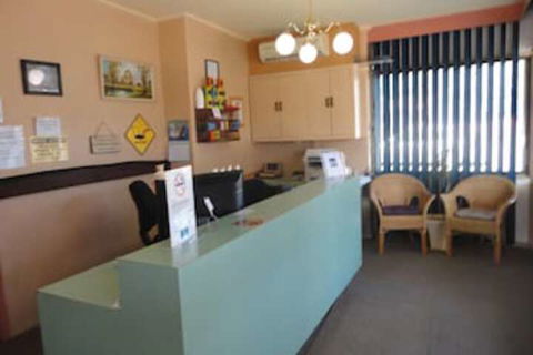 Cobb Inlander Motel - Sunshine Coast Guide 3