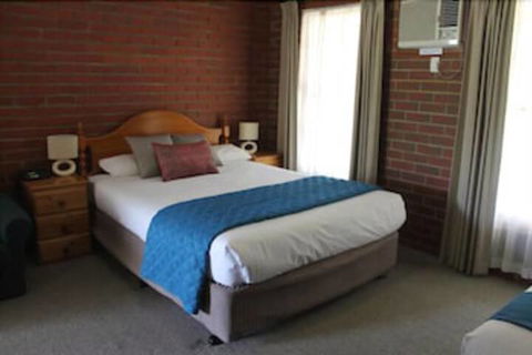 Aristocrat Waurnvale Motel - Sunshine Coast Guide 2