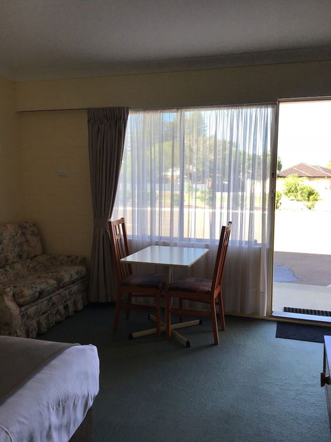 Bayview Motel - Sunshine Coast Guide 6